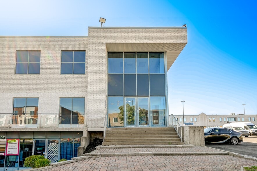 8552-8678 Boul Pie-IX, Montréal, QC à louer - Photo du bâtiment - Image 2 de 25