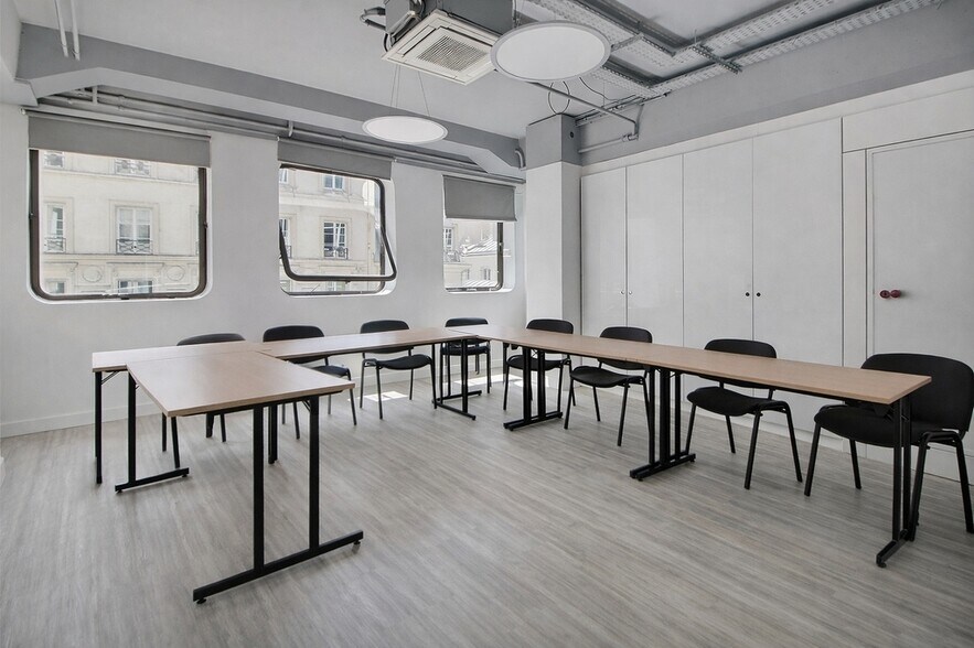32 Bis Rue De Paradis, Paris for lease - Building Photo - Image 1 of 19