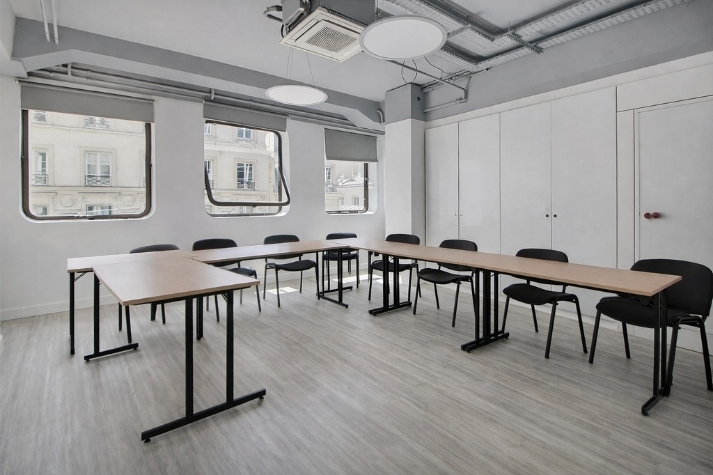32 Bis Rue De Paradis, Paris for lease Building Photo- Image 1 of 20