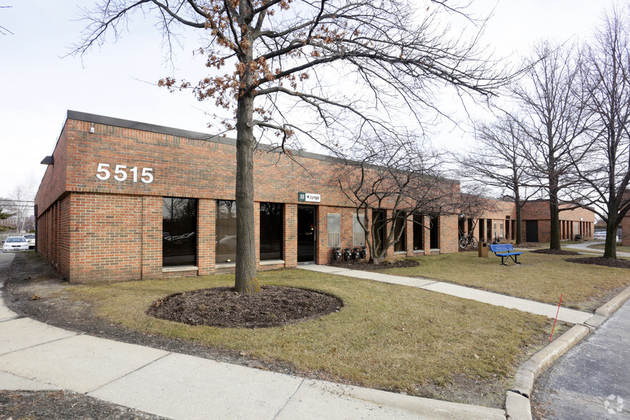 5515 N Cumberland Ave, Chicago, IL for lease - Building Photo - Image 1 of 6