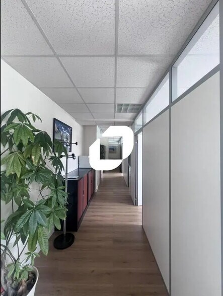 Bureau dans Bussy-Saint-Georges à vendre - Photo intérieure - Image 2 de 5