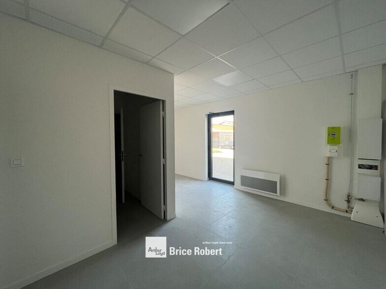 Du Petit Bois, Mornant for lease - Interior Photo - Image 3 of 4