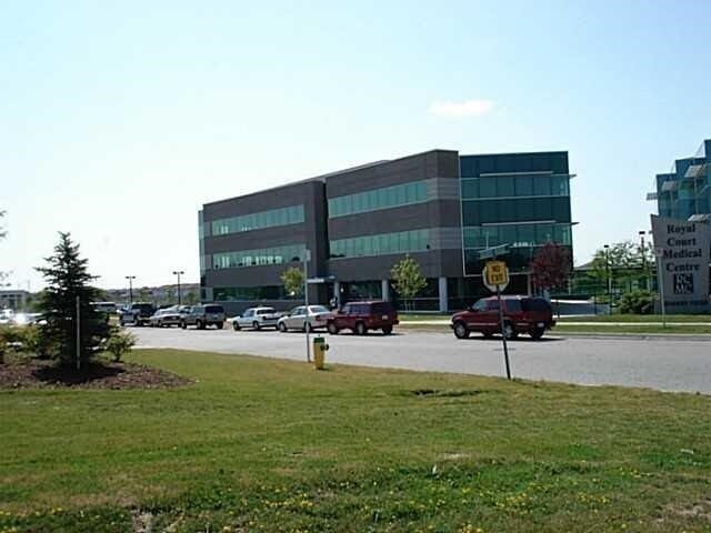 5 Quarry Ridge Rd, Barrie, ON à louer - Photo du bâtiment - Image 3 de 5
