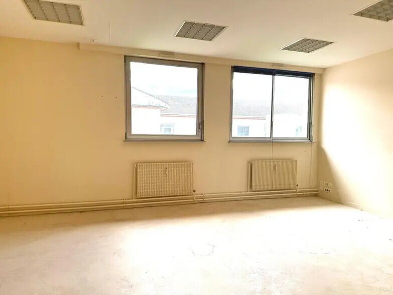 Office in Besançon for sale - Interior Photo - Image 2 of 6