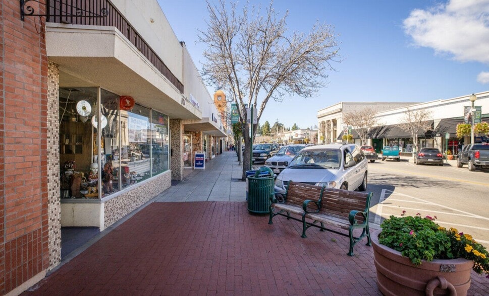 924 E Main St, Santa Paula, CA à vendre - Photo du bâtiment - Image 3 de 7