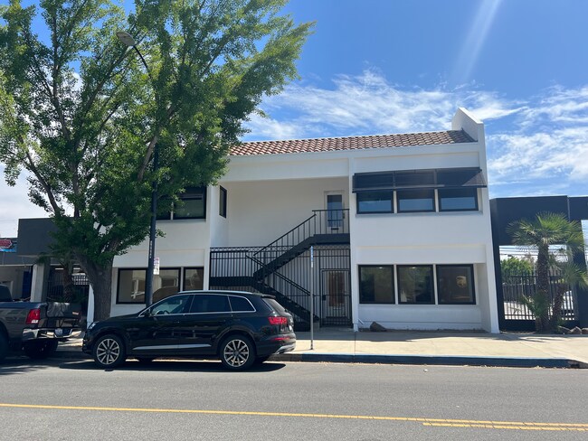 Plus de détails pour 1226 11th St, Modesto, CA - Commerce de détail à louer