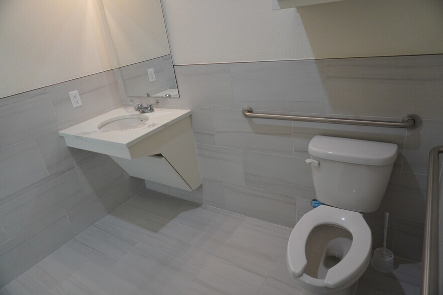 400 Stonebrook Pky, Frisco, TX à louer - Photo du bâtiment - Image 2 de 17