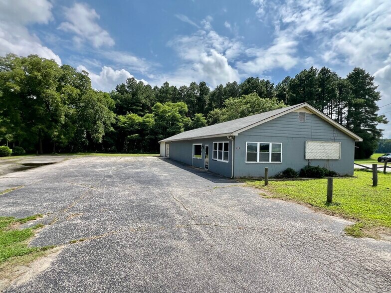 15242 General Puller Hwy, Deltaville, VA à vendre - Photo du bâtiment - Image 2 de 20
