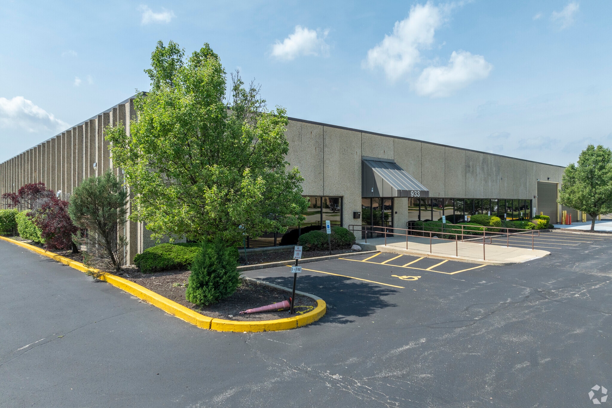 933 E Remington Rd, Schaumburg, IL for lease Primary Photo- Image 1 of 13