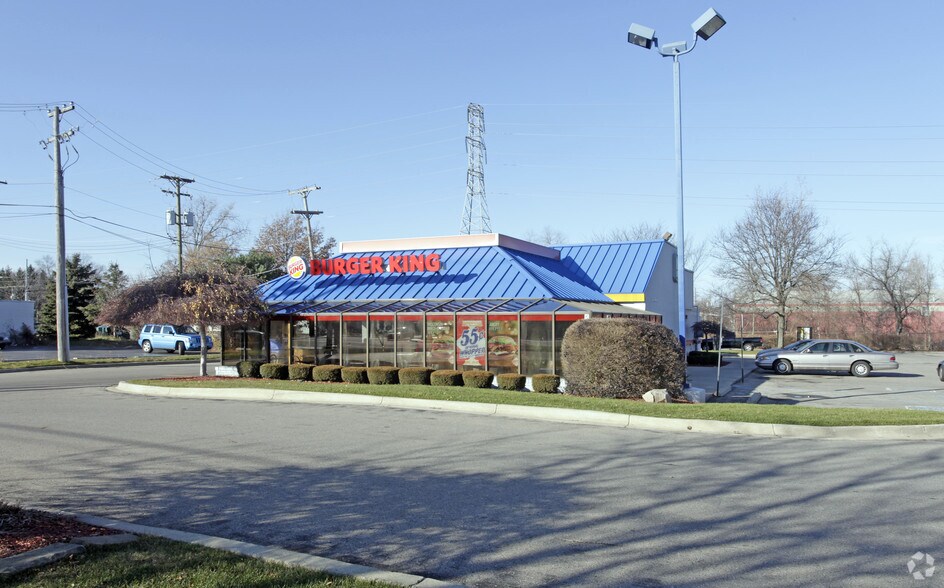 1113 E West Maple Rd, Walled Lake, MI for sale - Building Photo - Image 1 of 7