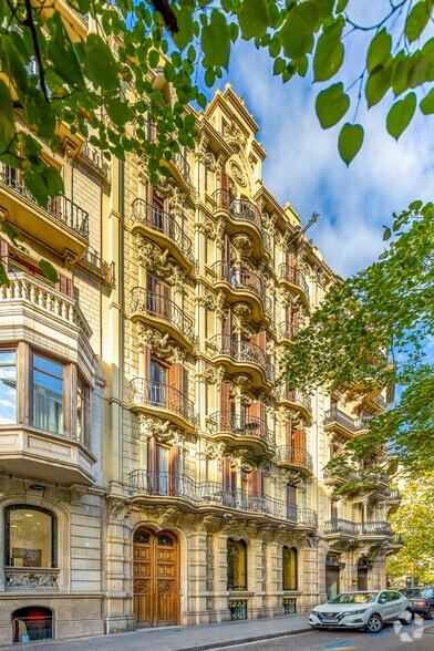 Commerce de détail dans Barcelone, Barcelona à louer - Photo du bâtiment - Image 1 de 4