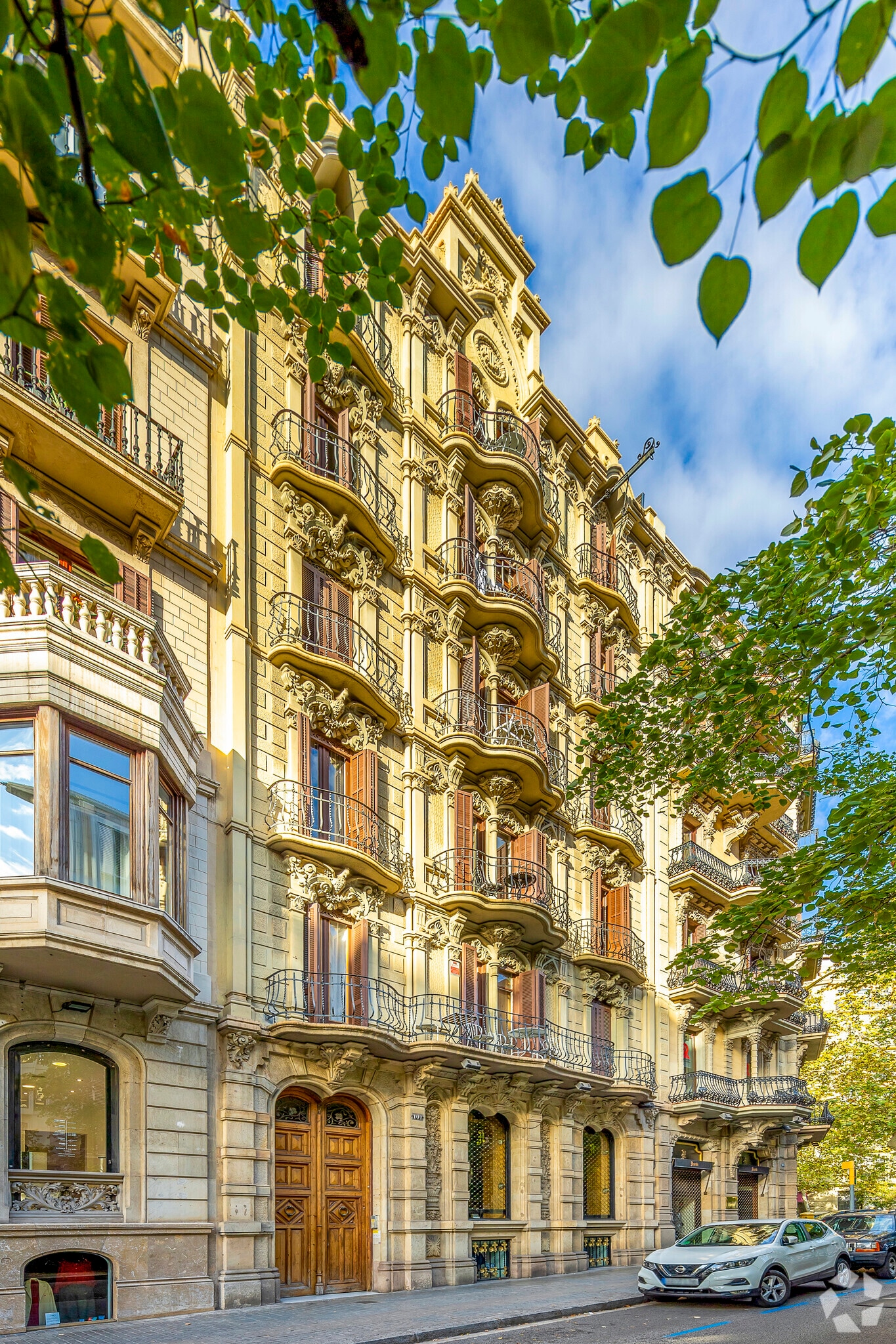Retail in Barcelona, Barcelona for lease Building Photo- Image 1 of 5