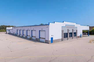 Plus de détails pour 800 E Green Bay Ave, Saukville, WI - Commerce de détail à louer