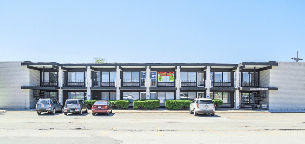 8998 L St, Omaha, NE à louer - Photo du bâtiment - Image 2 de 3