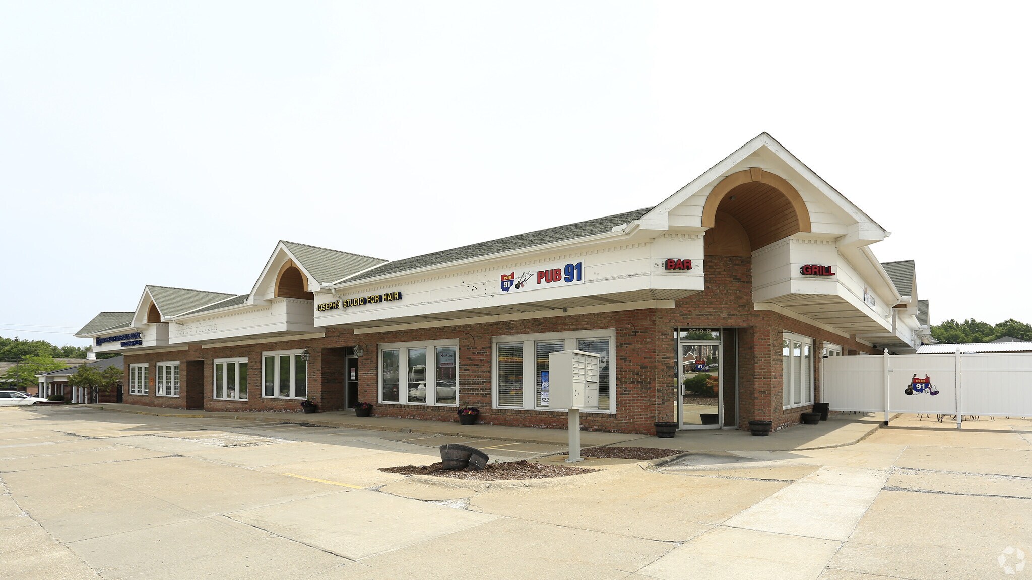 2747-2749 Som Center Rd, Willoughby, OH for lease Building Photo- Image 1 of 9