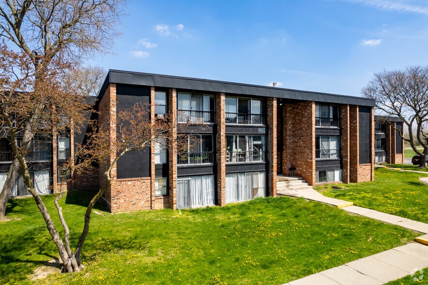 505 Old Oak Ct, Pontiac, MI à vendre - Photo principale - Image 1 de 8