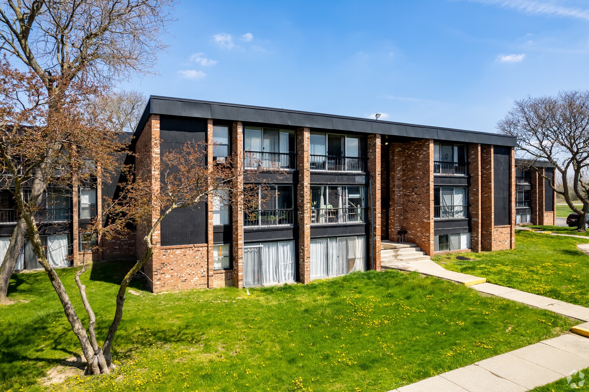 505 Old Oak Ct, Pontiac, MI for sale Primary Photo- Image 1 of 9