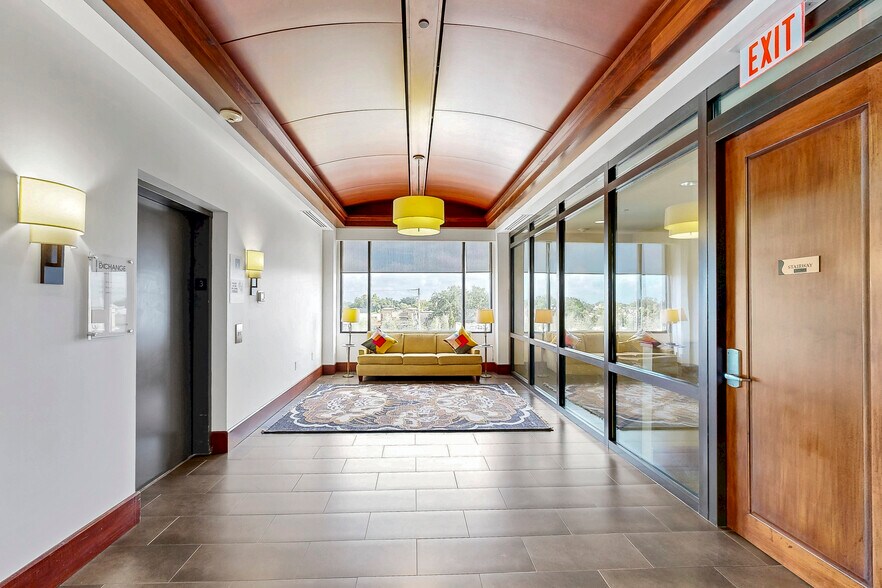 100 W Stuart Ave, Lake Wales, FL à louer - Photo du bâtiment - Image 3 de 9