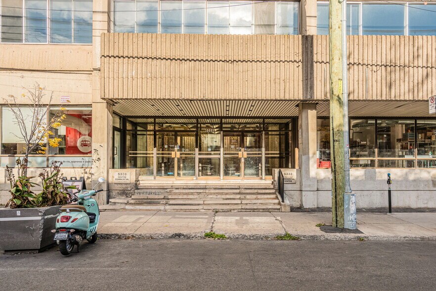 5333-5335 Av Casgrain, Montréal, QC à louer - Photo du bâtiment - Image 3 de 4