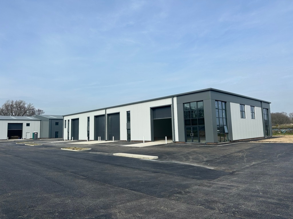44 Ingrams Av, Bexhill On Sea for lease Building Photo- Image 1 of 5