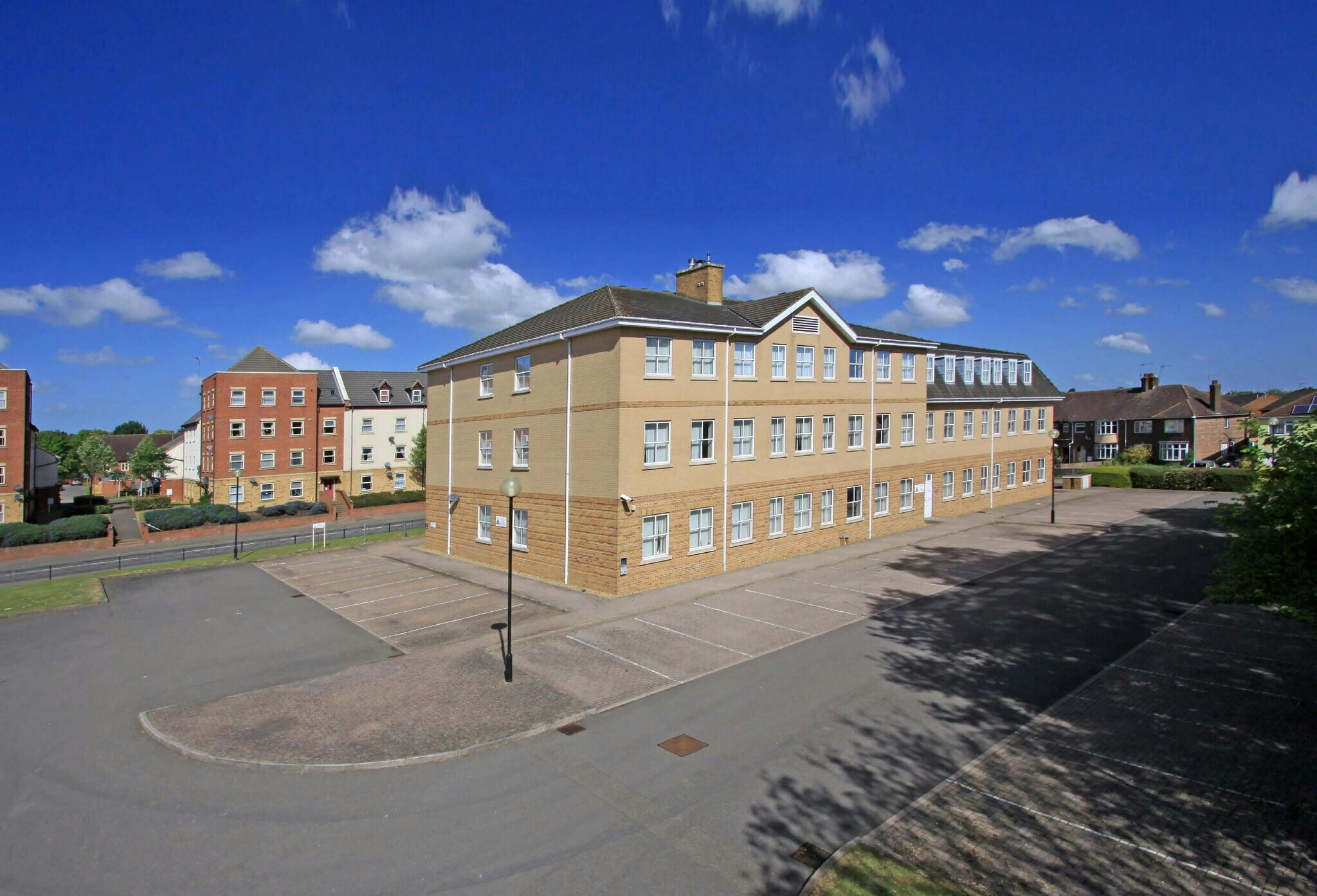 The Embankment, Wellingborough à louer Photo du bâtiment- Image 1 de 3