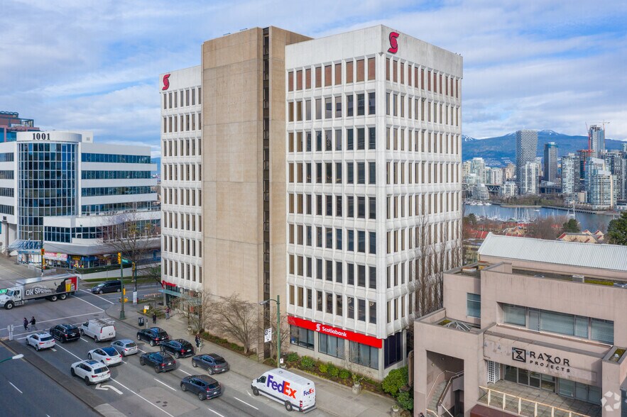 999 W Broadway, Vancouver, BC à louer - Photo du bâtiment - Image 2 de 4