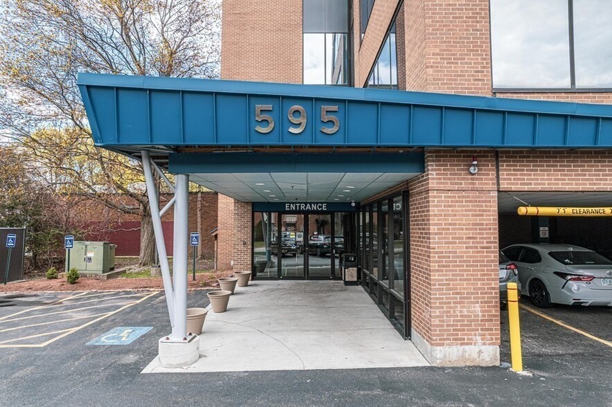 595 Pawtucket Blvd, Lowell, MA for lease - Building Photo - Image 2 of 3