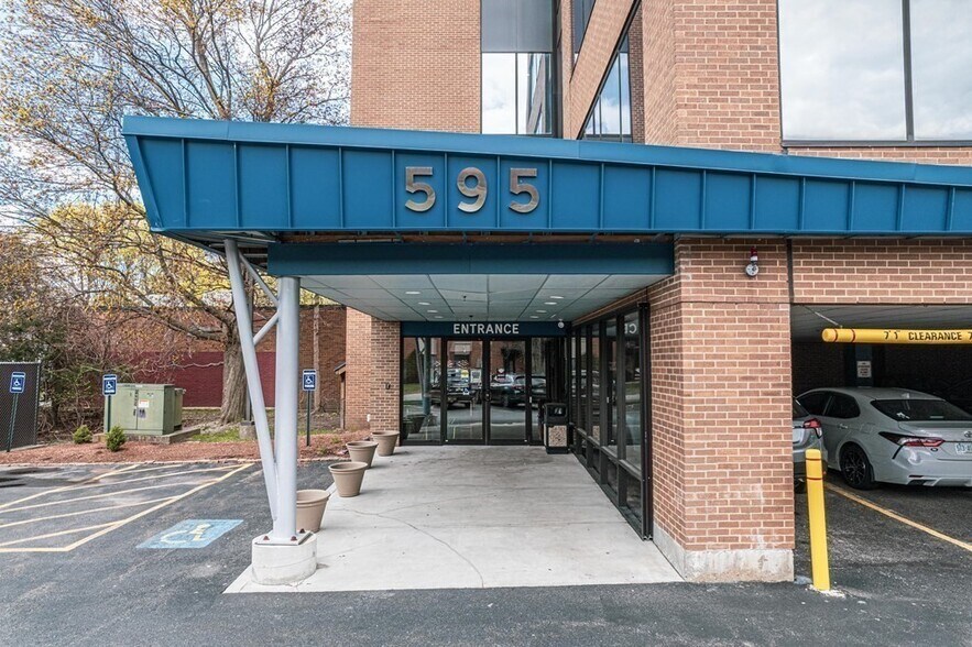 595 Pawtucket Blvd, Lowell, MA à louer - Photo du bâtiment - Image 2 de 3