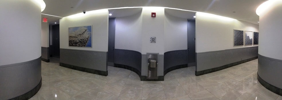 1900 Glades Rd, Boca Raton, FL for lease - Interior Photo - Image 2 of 2