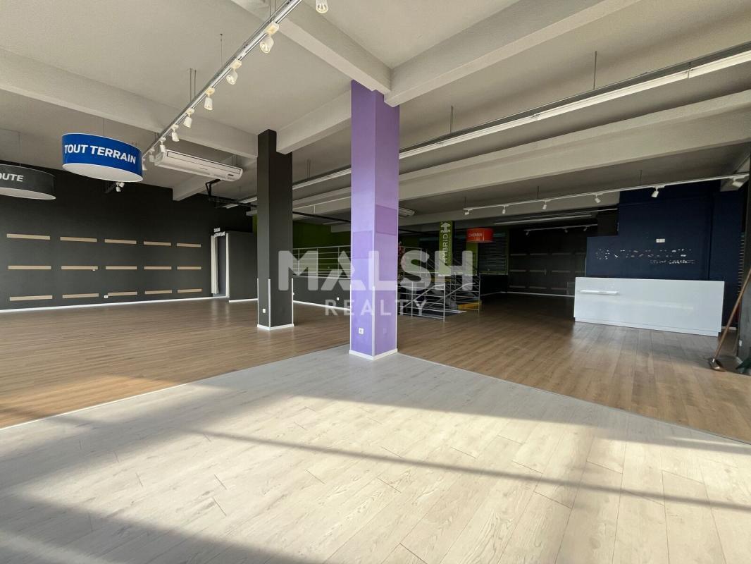 Retail in Caluire-et-Cuire for lease Interior Photo- Image 1 of 14