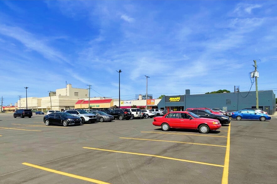 3574-3760 Fort St, Lincoln Park, MI for lease - Building Photo - Image 3 of 27