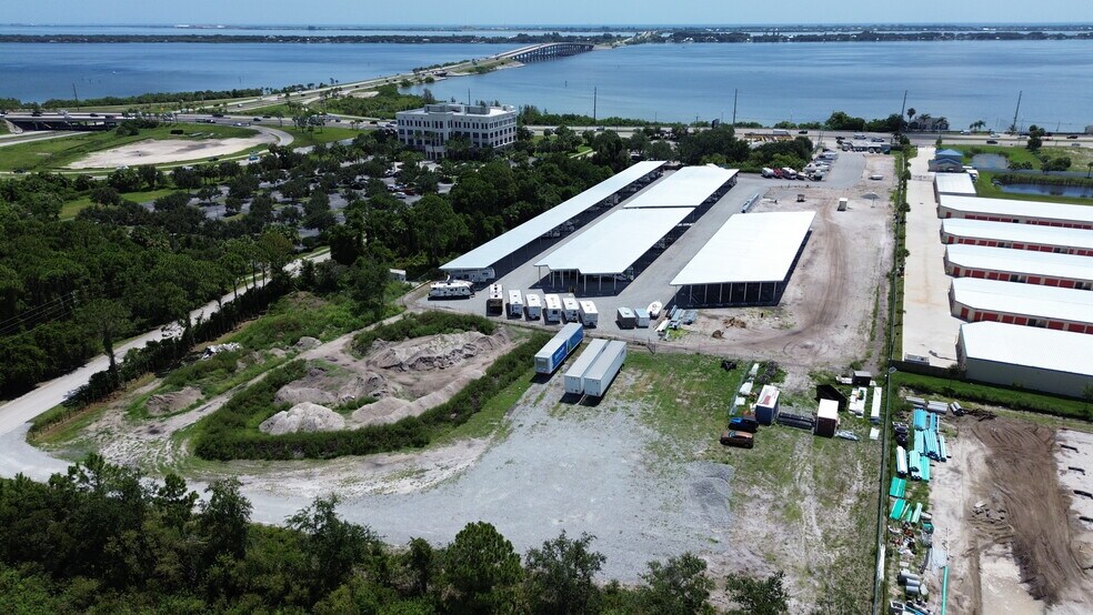 5590 N Highway 1, Palm Shores, FL à louer - Photo du bâtiment - Image 2 de 4