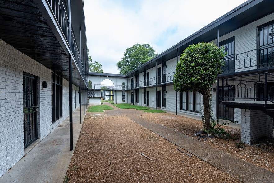 634 Brister St, Memphis, TN for sale - Building Photo - Image 3 of 16