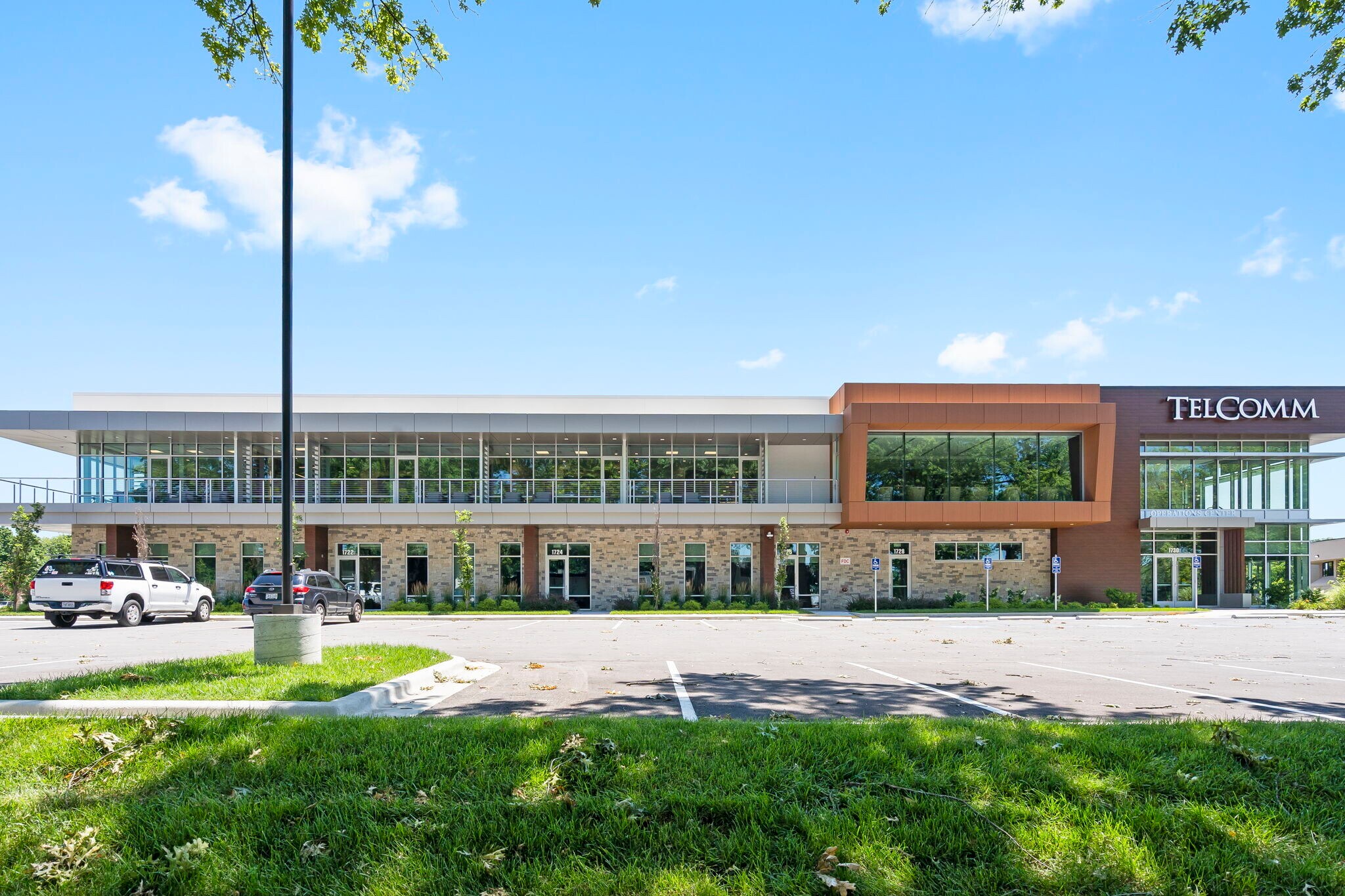 1724 S Luster Ave, Springfield, MO à louer Photo du bâtiment- Image 1 de 29