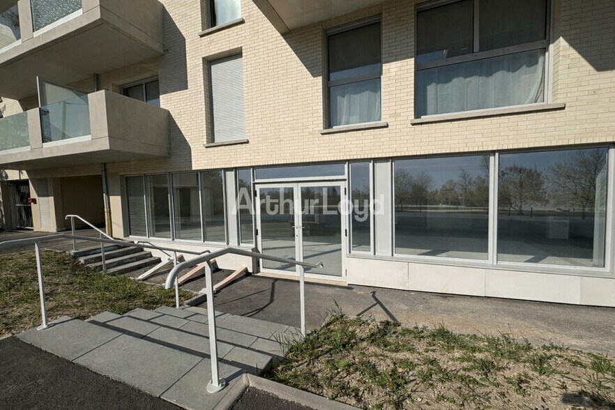 Retail in Reims for lease - Building Photo - Image 3 of 4
