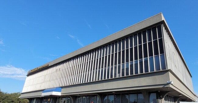 Plus de détails pour 18000 W Eight Mile Rd, Southfield, MI - Plusieurs types d'espaces à louer