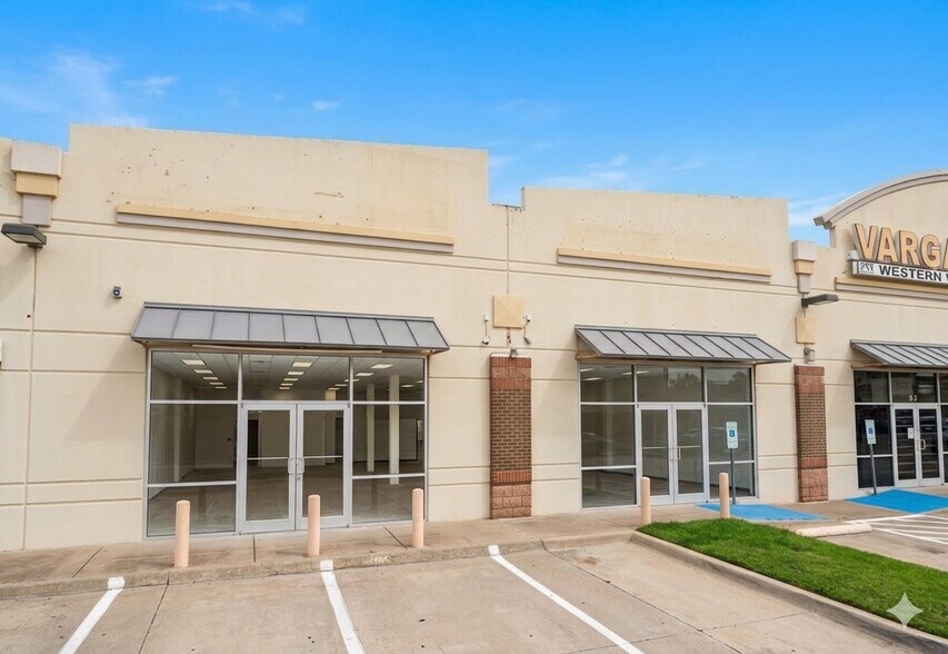 11538 Harry Hines Blvd, Dallas, TX à vendre - Photo du bâtiment - Image 2 de 14