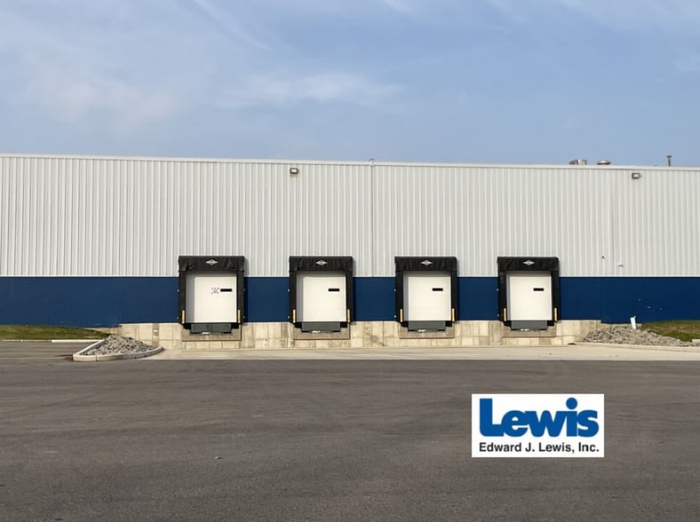 427 Thacher Ln, Youngstown, OH for lease - Building Photo - Image 2 of 13