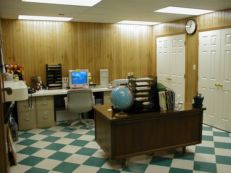 3290 Claremont Ave, Evansville, IN for sale - Interior Photo - Image 3 of 5