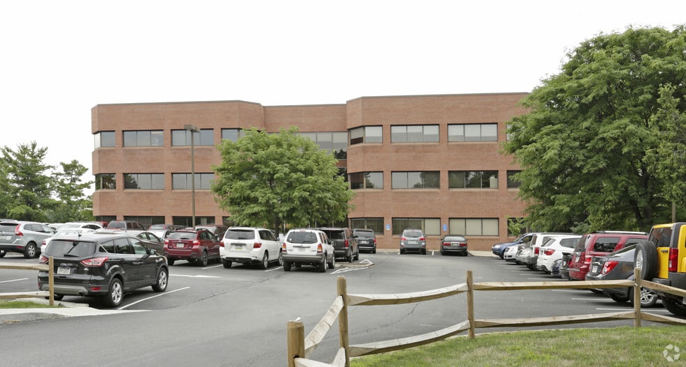 1145 Bower Hill Rd, Pittsburgh, PA for lease - Building Photo - Image 3 of 8