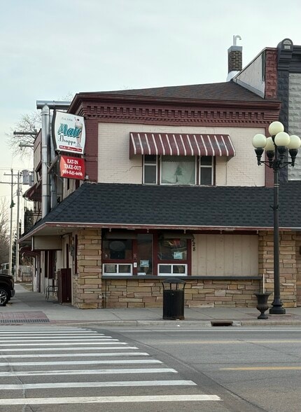 228 W Broad St, Chesaning, MI for sale - Building Photo - Image 2 of 14