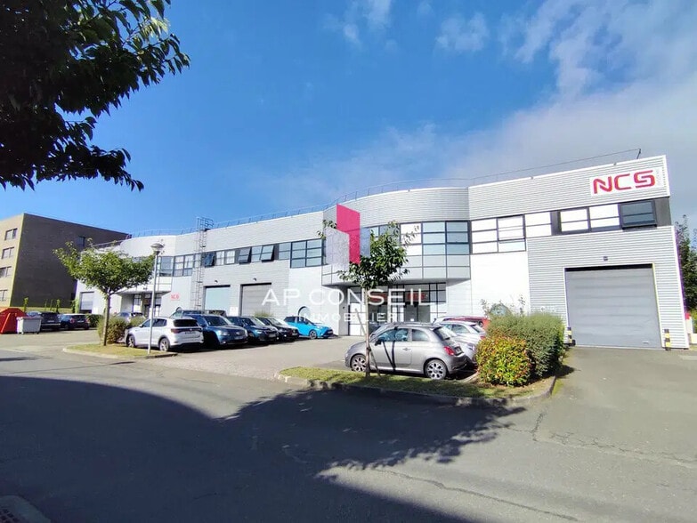 Office in Élancourt for lease - Building Photo - Image 1 of 7