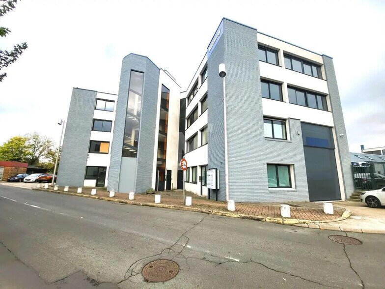 Office in Évry-Courcouronnes for lease - Building Photo - Image 3 of 12