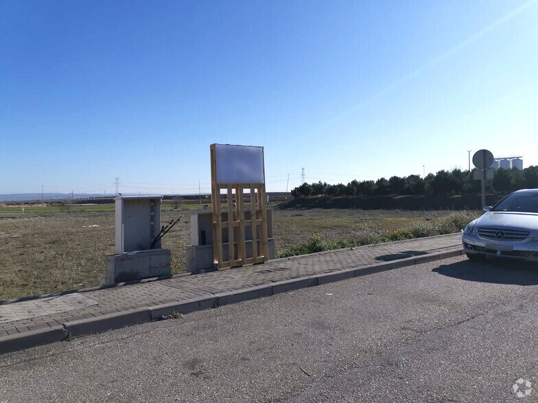 Avenida Nísperos, 2, Ciempozuelos, Madrid à vendre - Photo du bâtiment - Image 2 de 2