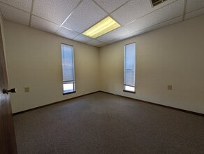 1006 NW 47th St, Lawton, OK for sale Interior Photo- Image 2 of 3