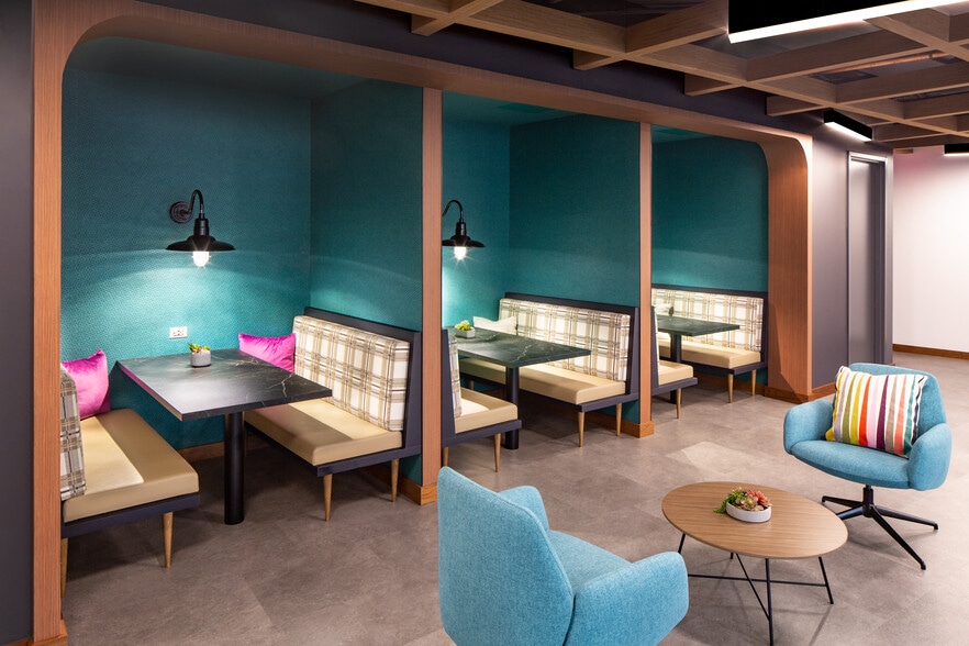 5425-5481 Wisconsin Ave, Chevy Chase, MD à louer - Photo intérieure - Image 3 de 11