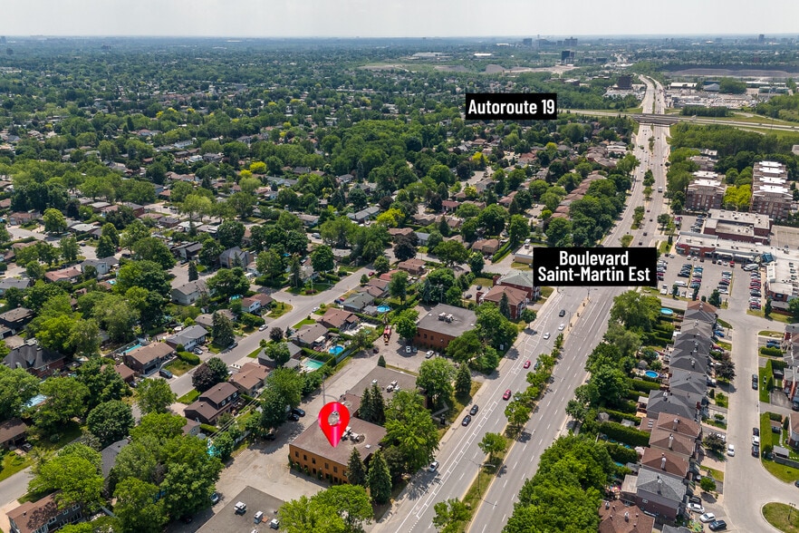 2830 Boul Saint-Martin E, Laval, QC à louer - Photo du bâtiment - Image 3 de 16