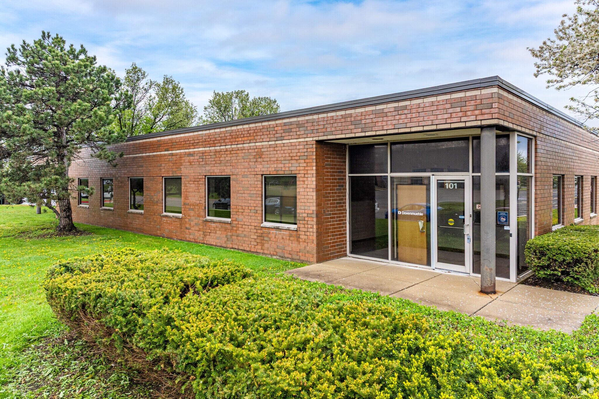 101 Overland Dr, North Aurora, IL à vendre Photo du bâtiment- Image 1 de 6