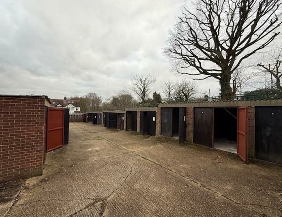 2-12 Rear of Station Way, Buckhurst Hill à louer Photo du bâtiment- Image 1 de 5