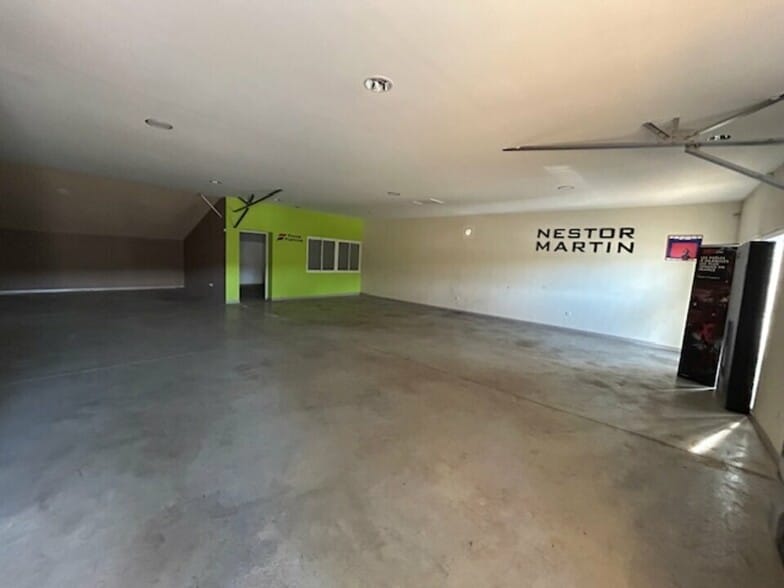 Flex in Bagnols-sur-Cèze for lease - Interior Photo - Image 3 of 7